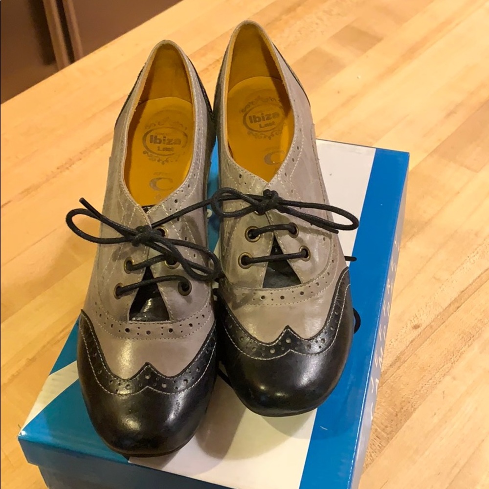 Jeffrey Campbell mid heel gray/black shoes